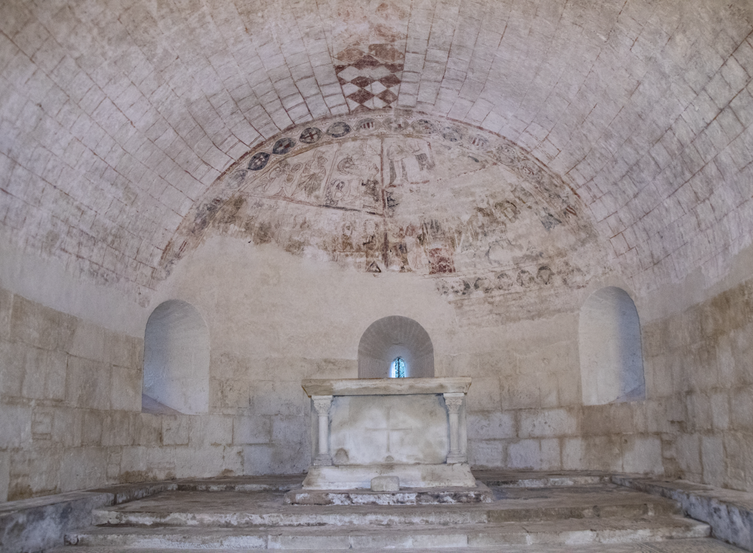 Vue d'ensemble de la crypte (cycle de l'enfance du Christ et du martyr de sainte Quitterie)